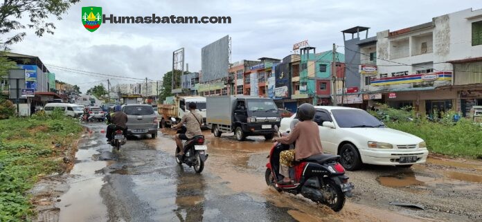 Kondisi Jalan Cikitsu Memburuk, Lelang Perbaikan Ditunda Hingga Maret