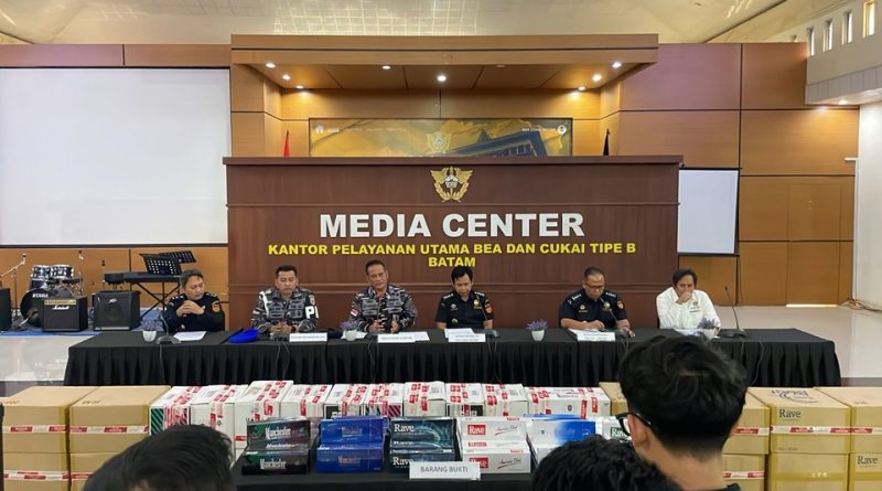penggerebekan-dramatis-bea-cukai-batam-gagalkan-penyelundupan-rokok-ilegal-senilai-miliaran-oknum-tni-diduga-terlibat