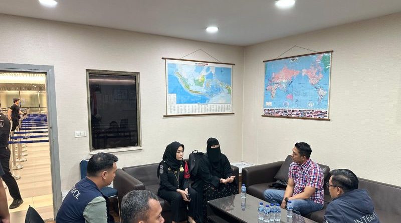 buronan-pencemar-lingkungan-ditangkap-di-barbershop-mewah-batam-negara-rugi-rp17-miliar