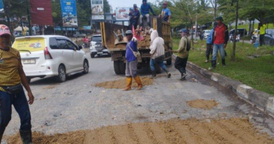 bp-batam-mulai-perbaiki-jalan-depan-sp-plaza-secara-bertahap-warga-diminta-bersabar