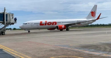 penumpang-lion-air-ngamuk-penerbangan-batam-padang-tertunda-45-jam-akibat-mesin-rusak
