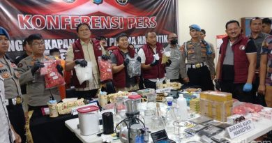polda-kepri-bongkar-sindikat-liquid-vape-narkotika-di-apartemen-mewah-batam