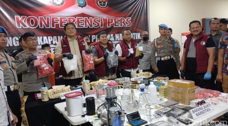 polda-kepri-bongkar-sindikat-liquid-vape-narkotika-di-apartemen-mewah-batam